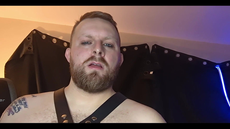 WolfgangWhite: Ви поклоняєтеся босим ногам свого шкіряного вітчима