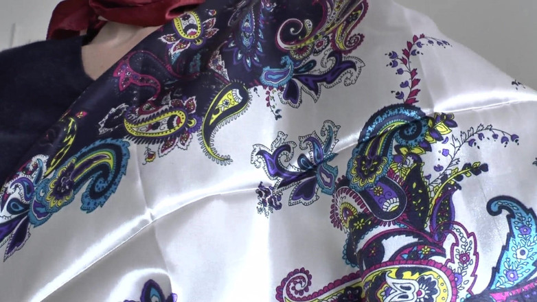 Lady Victoria Valente: Satynowy pokaz mody na głowę i wytrysk na tkaninie, JOI,...