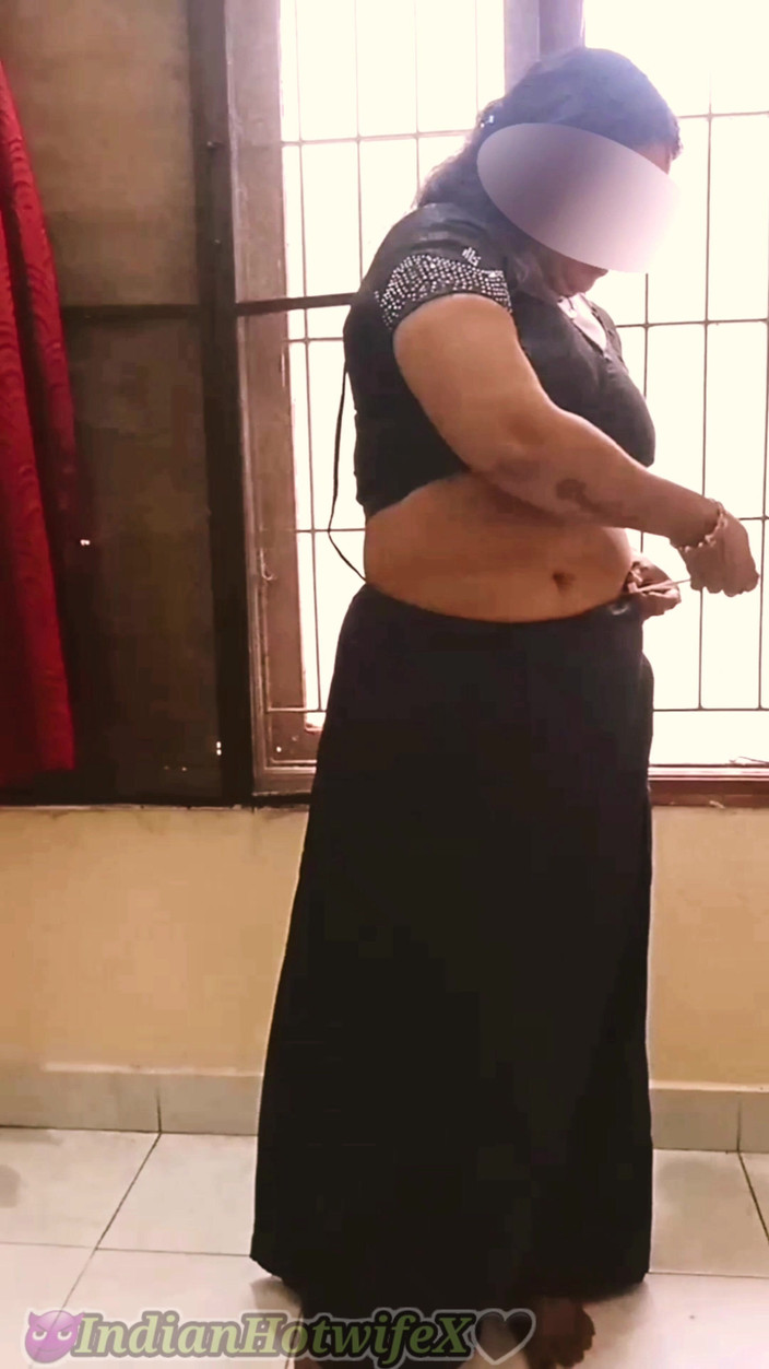 RenuRaj: Дези Тамильская пухлая жена Люкс Сари носить соблазняет показывает сиськи живот, волосатая киска, задница! Индийский хотвайфекс