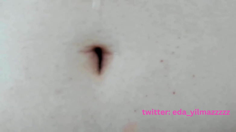 turk_milf_porno: Belly Button Fetiš - plivání břichem