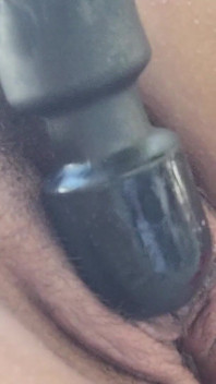 Leo 沉迷于我的视频，他喜欢看到我多毛的阴户射精