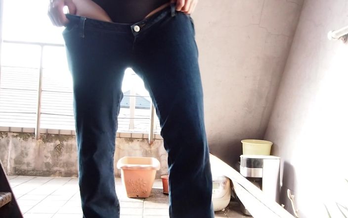 Mayumi Kanzaki: Super Low Rise Jeans