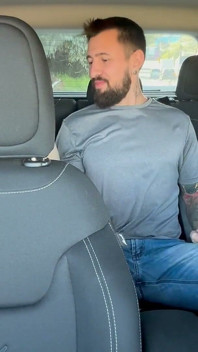 Ein Paar Ficken Im Uber-auto Während Des Verkehrs - Rothaarige Schluckt Sperma Und Lässt Es Aus Dem Mund Tropfen