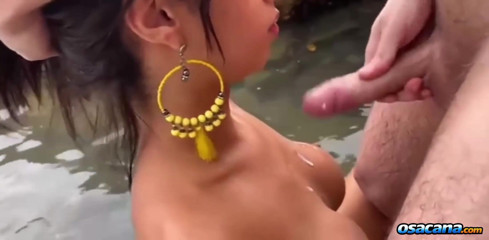 World Tranny: Rubbing on the Beach