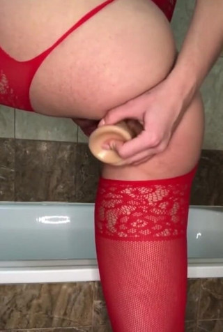 Hotsexybrunnet: Je joue avec mon gode de chatte