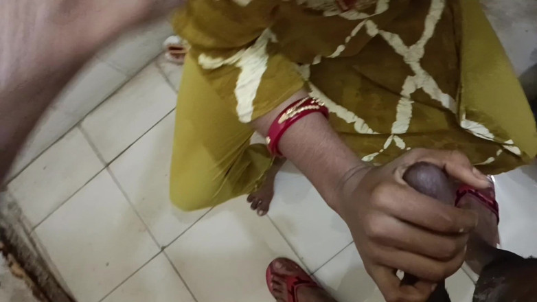 LateralChain349: Sessão 28.sexy Bhabhi Surpreende Devar se masturbando no banheiro - quente indiana...
