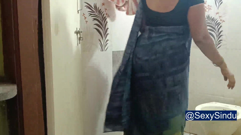 Sexy sindu: Sindu goală făcând baie cu soțul