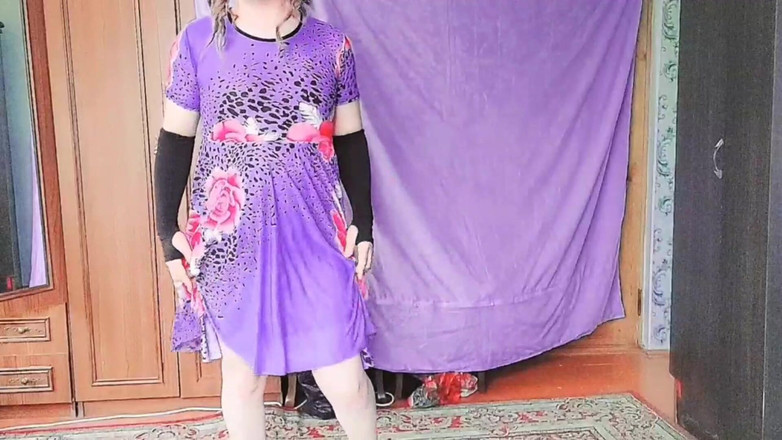 Kitty_Cross: Underbar femboy stirrar på kamera med drömmande ögon