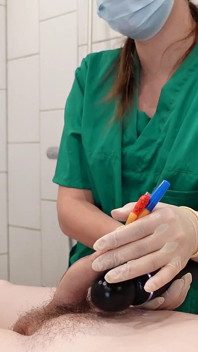 Joc cu cateter medfet, labă și orgasm impus cu vibrator