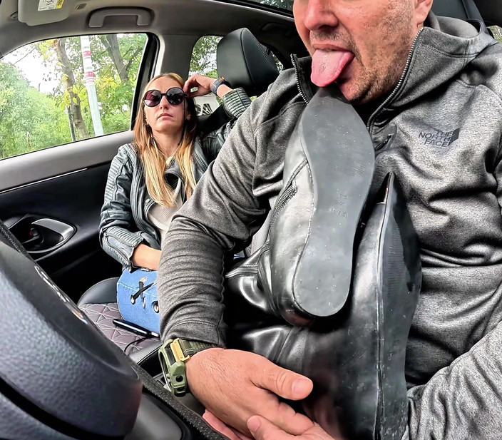 Mistressyammyboots: Uctívej mé boty v autě, otroku - toto je tvé místo