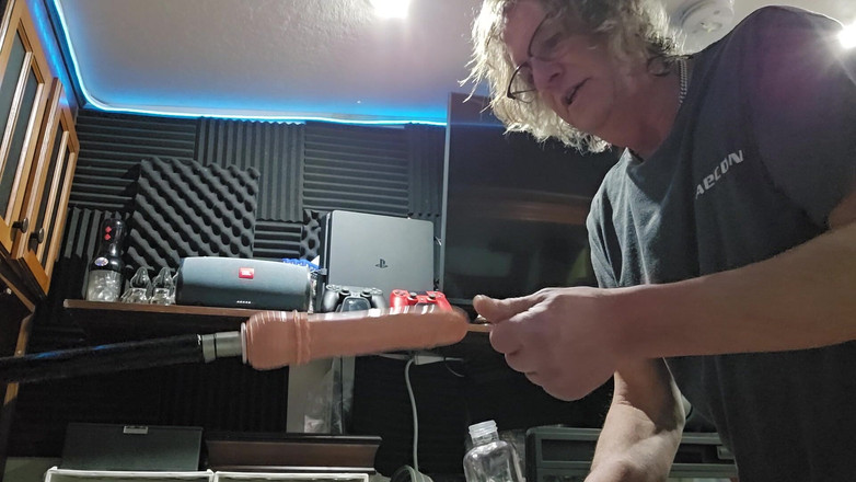 Chris Anal: Folosind o nouă mașină de futut pentru curul meu!!