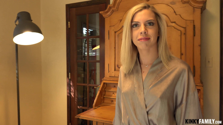 Kinky Family: Eating & fucking stepsis pussy