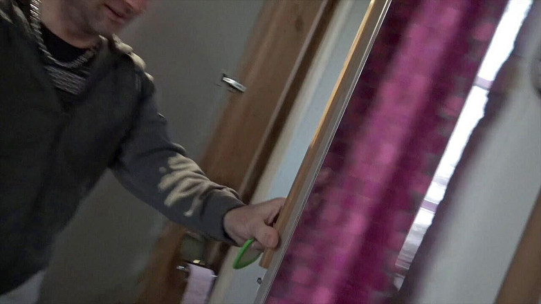 YOUNG FUCKED BY OLDER: Jess dikongkek oleh twink muda daripadanya