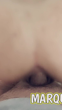 어린 소녀의 엉덩이를 존나게 따먹고 안에 사정