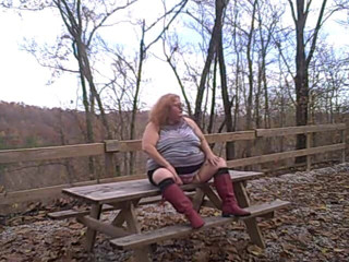 BBW nurse Vicki adventures with friends: red boot roztomilá fit pohodička po focení