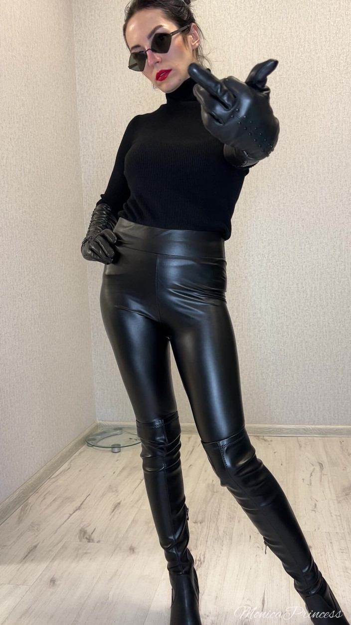 Princess Monica: Derili sahibe, aşağılama, sph