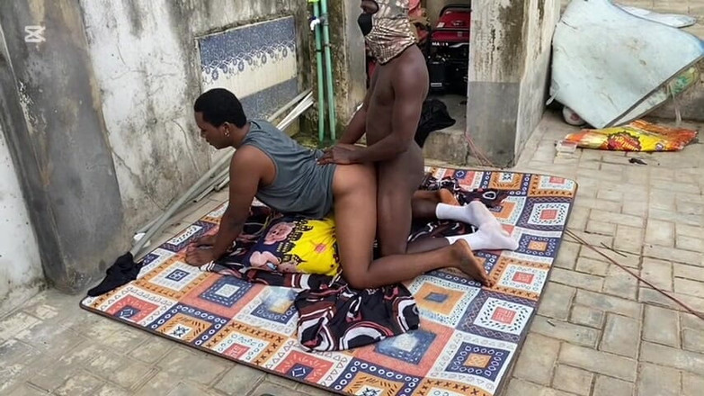 Sexual_addict: Bố tiếp tục đút vào lỗ thứ hai của tôi