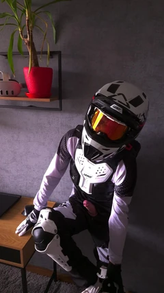 Chtěl jsem si honit při nošení nového vybavení