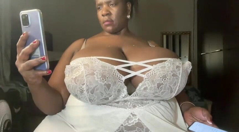 Legendary Booty Overdose: vuoi essere scopata tra le tette