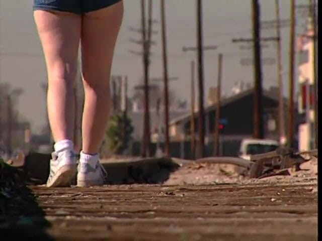 Teen Seduction: Nádherná teenagerka s propíchnutou kundičkou je pořádně ošukaná