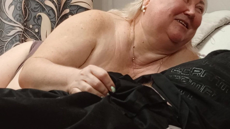 Zona901: 자지를 빨아주는 새엄마