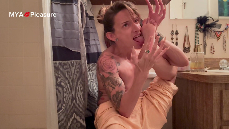 MYA Pleasure: Lízání před koupelí