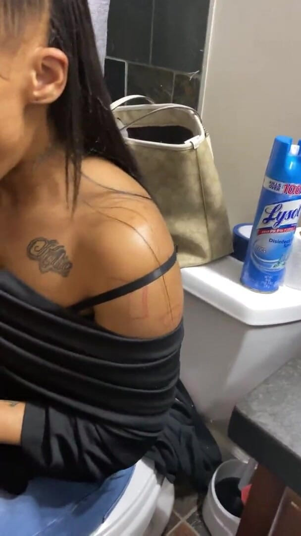 SexLoveRed: प्यारी साँवली लंड से नट चूसती है