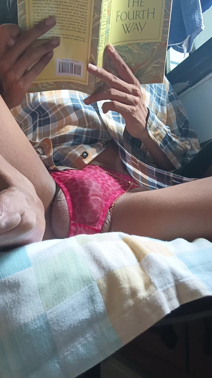 Ombunny: POV: bodensklave starrt meine beine an