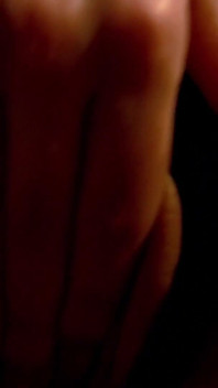 La sexy Tarra White séduit et masturbe Roberto Malone et se fait sodomiser sur la table