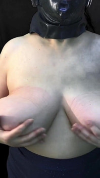 Gimp melkt haar tieten cam 2