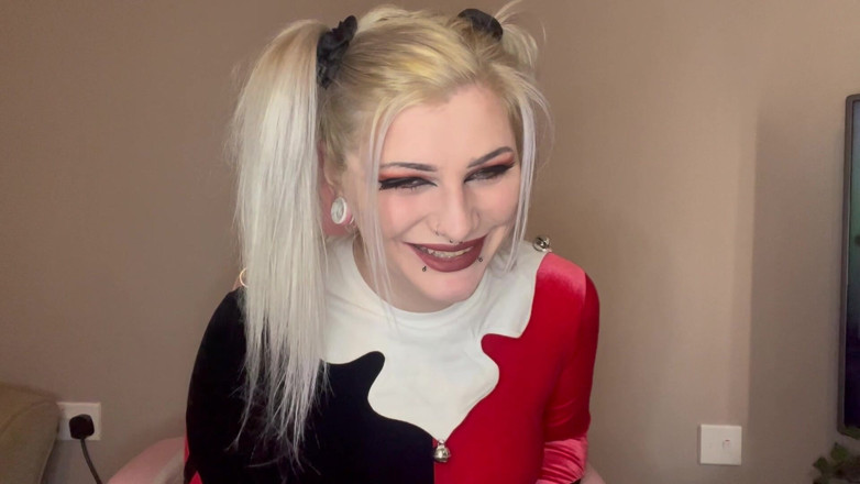 EeveeXo: Staraj się nie burp challenge Harley Quinn Cosplay