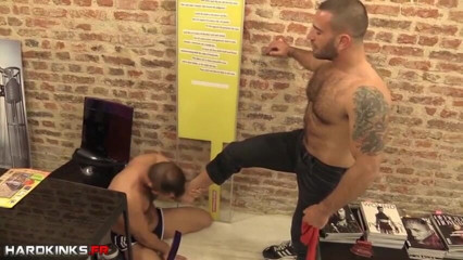 Hard Kinks: Hardkinks. Cale a boca e chupa
