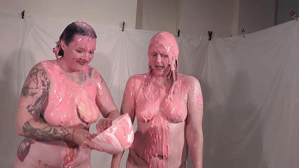 Gunked up girls: Lola und Jodie - Star-Trek gegen Star Wars