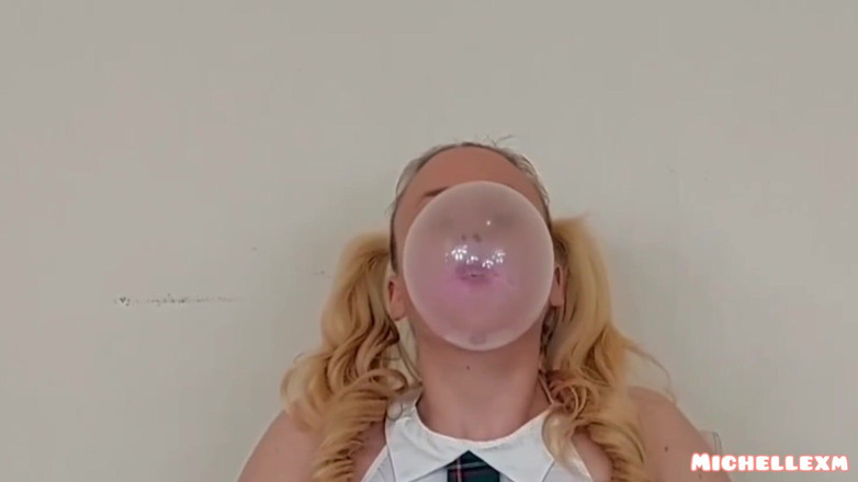 Michellexm: Bubblegum Soprando Grandes Bolhas Asmr