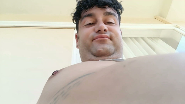 Idmir Sugary: Eu amo meu look gordo - queixo duplo, peito grande e...