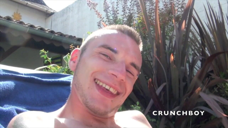Crunch Boy: Baisée par le hétéro Guillaume Wayne dans la piscine.