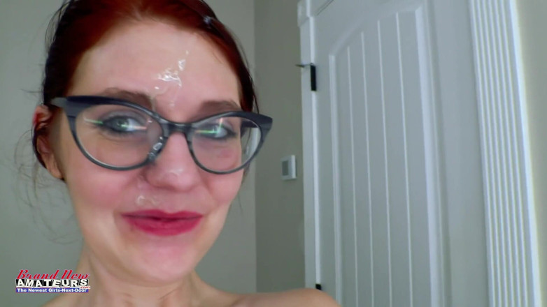 Brand New Amateurs: 娇小的奇怪热辣红发图书管理员类型的大精液绳子非常顺从的熟女想要做色情 第2部分 bj 操逼和更多！