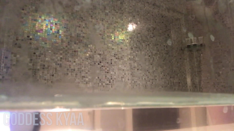 Kyaa Chimera: Hotel ducha voyeur