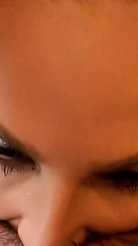 Sputa degradato e scopata in faccia. Scopata in faccia, gola profonda, sborrata in gola