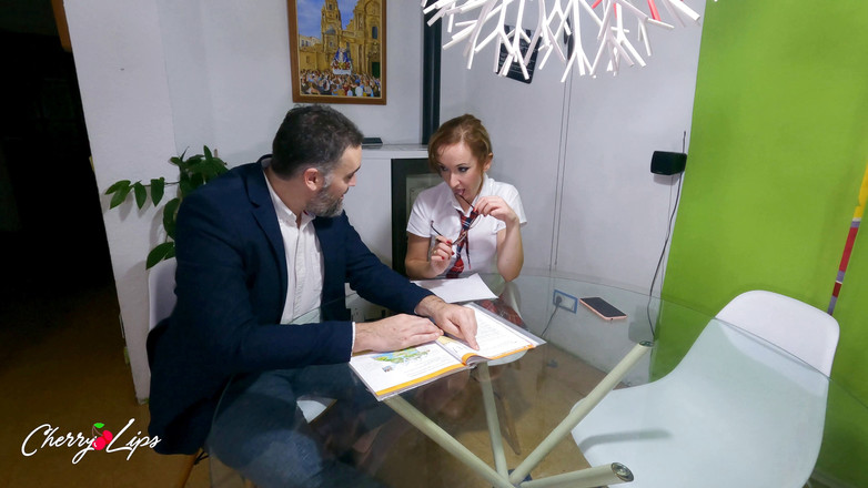 Cherry Lips: Safada universitária seduz e cavalga seu professor - Cherry Lips 4k