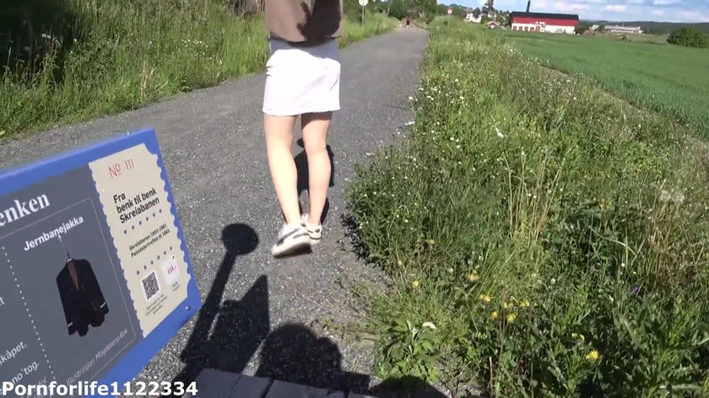 Pornforlife1122334: Ледь не спіймали під час пестощів пальцями наївної кремово-пизди школярки на громадській лавці в парку