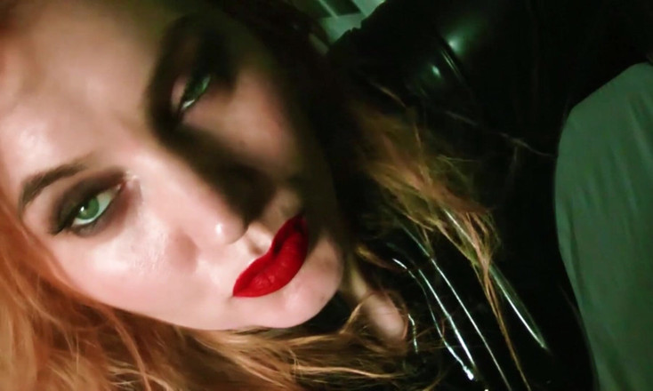 Goddess Celine: Seductora dominada