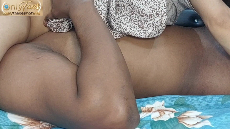 Sissy and hotwife: Esposa gostosa e sissh lambem uma a outra