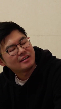 나는 더 이상 참을 수 없어! - 배다른 아들의 절친을 유혹하는 좌절하고 거대한 젖탱이 주부
