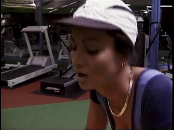 Sex Karma: Збуджені повії тренується в спортзалі