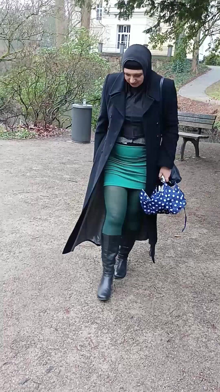 Asisa_oz: Я играла с большим членом на улице в парке, делала минет и даже писать