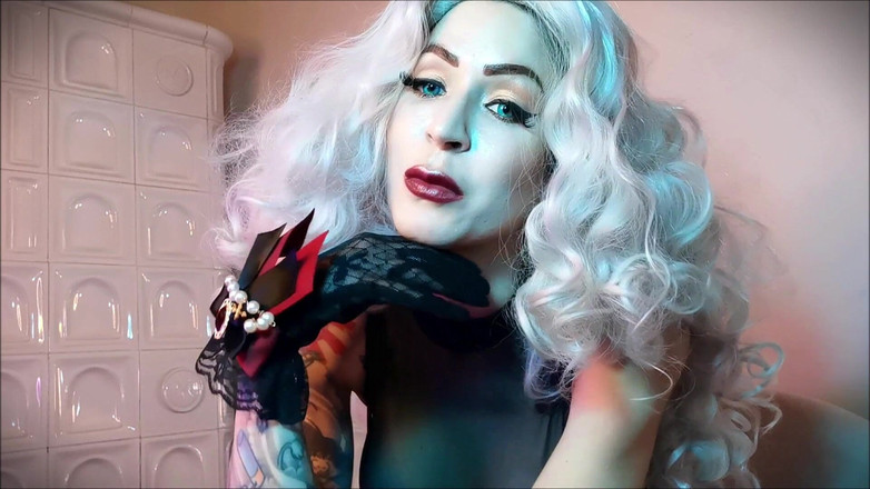 Baal Eldritch: Devi masturbarti con i miei piedi in nylon!