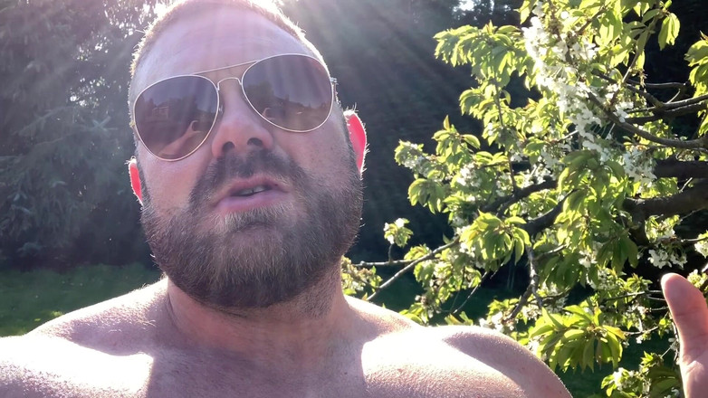 Jack stacked: 여름 더위 속에서 야외에서 내 시가를 피우다