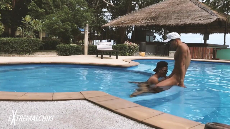 Extremalchiki: Baise dans la nature dans une villa