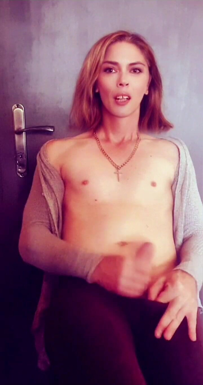 Demon Bitch: Si jalang miang panas mahu melancap dirinya dengan keras